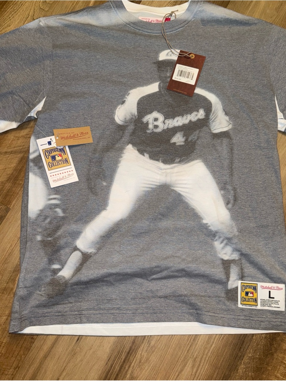 Mitchell & Ness Gray Braves Graphic hank Aaron Crewneck Tee